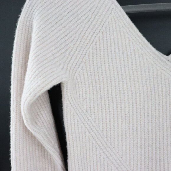 Banana Republic Yak Hair Wool Sweater Womens L Cream Quiet Luxury Classic NWT - Picture 6 of 15